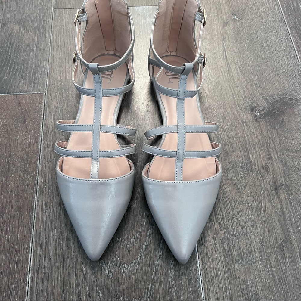 Women’s flats size 9